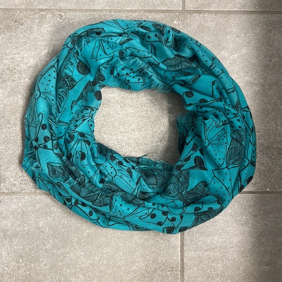 🎀 BCBGeneration Bow Infinity Scarf 🎀 - Picture 4 of 4